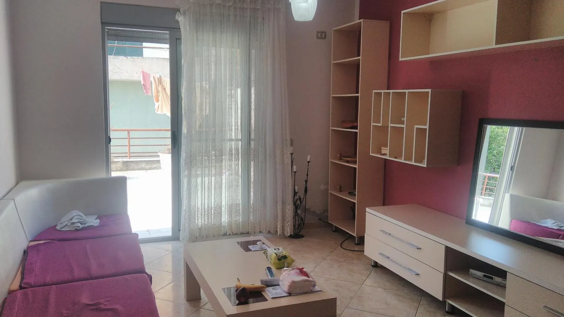 Queen Hostel Дуррес